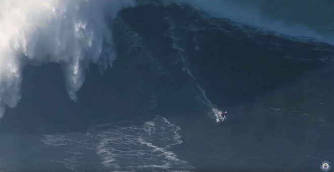 La brasileña Maya Gabeira bate un récord Guinness al surfear una ola de casi 21 metros