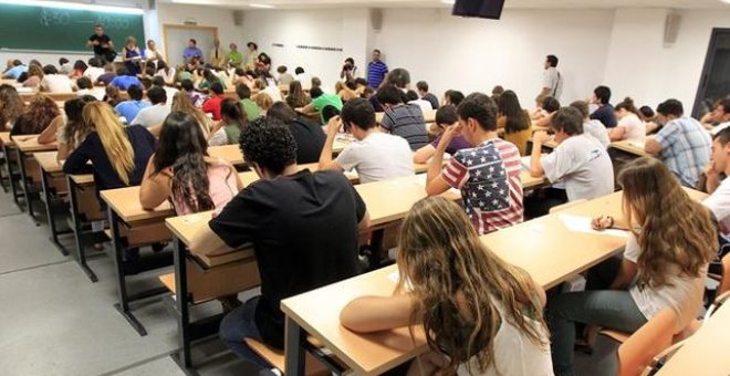 Madrid aplazará a 2022 las oposiciones a maestro para evitar un "efecto llamada" de docentes de otras CCAA