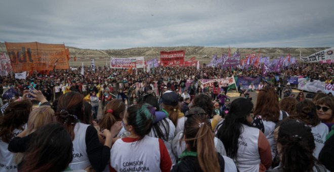 Miles de mujeres en Argentina alzan su voz: "Latinoamérica será feminista, abortista y tendrá educación sexual"