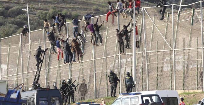 La realitat desmenteix al TEDH: els migrants no poden creuar legalment la forntera de Melilla