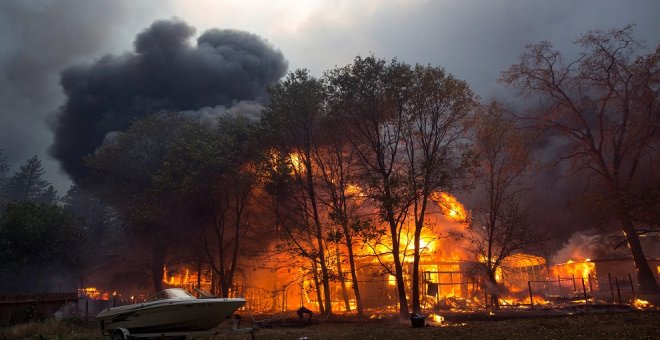 Aumentan a más de mil los desaparecidos y a 74 los muertos en los incendios de California