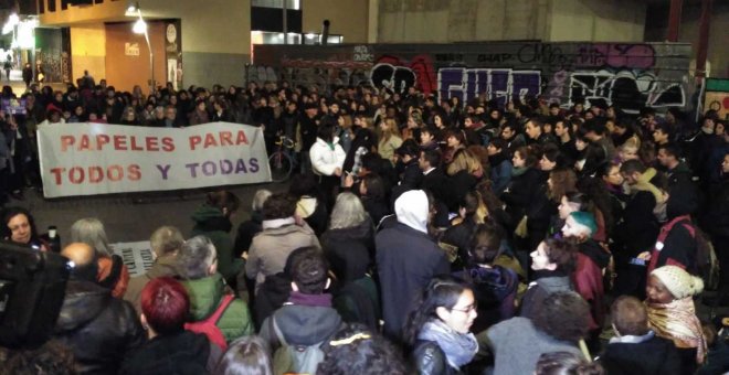 Els col·lectius antiracistes denuncien el tancament de la causa de les temporeres de Huelva