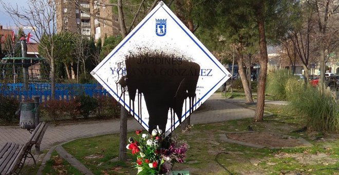 La placa en homenaje a Yolanda González en Madrid vuelve a ser atacada