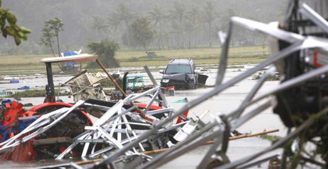 Cerca de 300 muertos y más de mil heridos por un tsunami en Indonesia