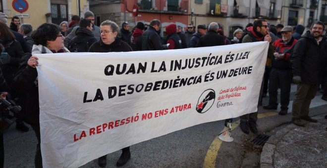 Agents de la Policia Nacional detenen sense ordre judicial els alcaldes de Verges i Celrà i més d'una desena d'activistes