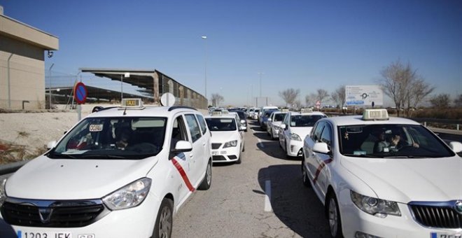 Los taxistas madrileños abandonan el Comité del Transporte