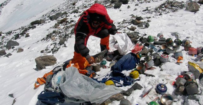Nepal prohíbe los plásticos de un solo uso en el Everest