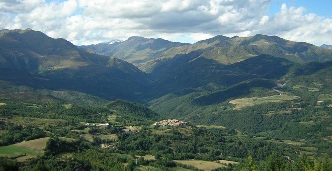 La construcción de una pista de esquí que divide a todo un valle de Aragón