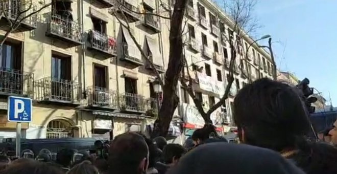 En directo: desahucio múltiple en el barrio de Lavapiés de Madrid, en la calle Argumosa, 11