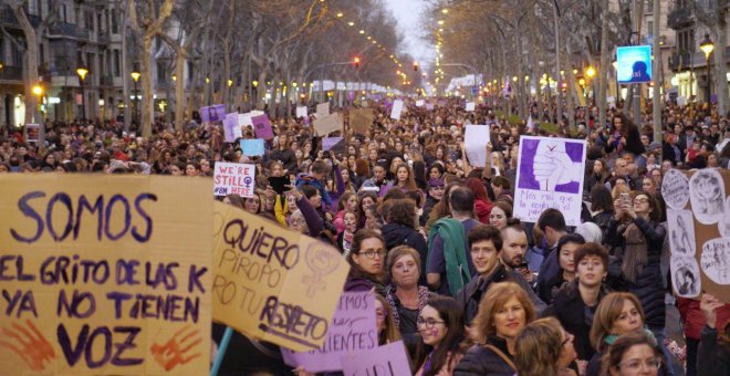 La marea feminista conquereix els carrers i l'agenda pública, tot i el desigual seguiment de la vaga