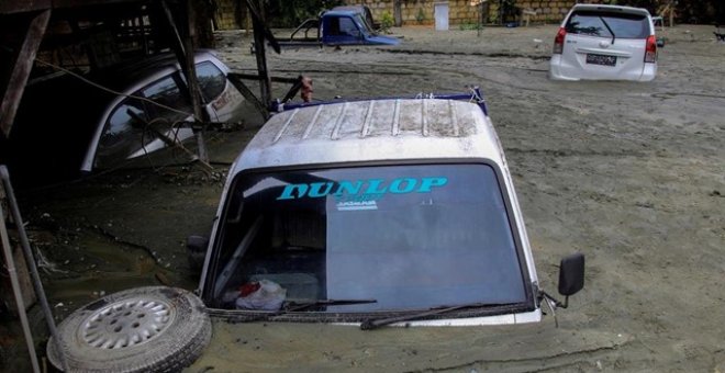 Al menos 89 muertos y 74 desaparecidos por inundaciones en Indonesia
