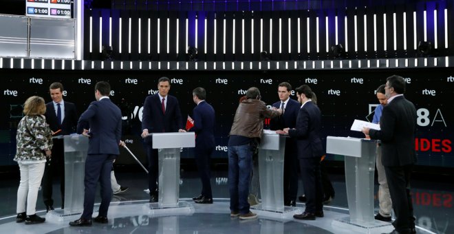 Sánchez no contesta a Iglesias si pactará con Cs, ni Casado si gobernará con Rivera