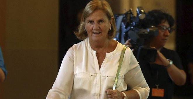 Núria de Gispert comparte un montaje que tacha de cerdos a políticos de PP y Cs