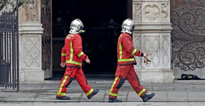 Siete bomberos de París son acusados de violar en grupo a una estudiante noruega
