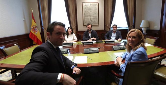 Principio de acuerdo entre PP y Vox en los 35 municipios donde suman mayoría juntos