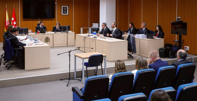 El juez y la Fiscalía permiten que el PP convierta el juicio en su contra en uno contra Bárcenas