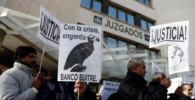 La Justicia reconoce que la venta de viviendas públicas a un fondo buitre quebró "la protección social" de las personas