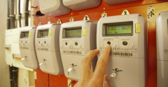 Empresas y familias comienzan a dar la espalda a las grandes eléctricas