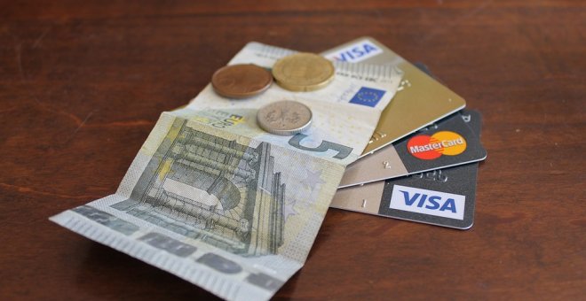 Sentencia pionera: cobrar cinco euros de más a un cliente es estafa