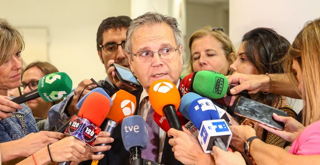 Ferraz reniega de Carmona: "No representa ni al PSOE ni a su militancia"