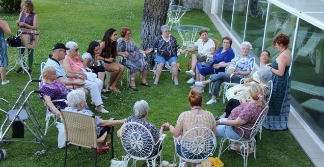 Dos días al año de vacaciones: la soledad de nuestras abuelas