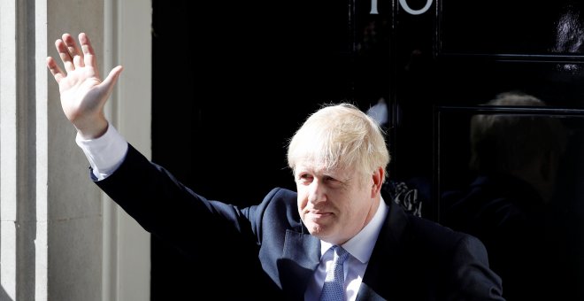 Johnson y un 'hard Brexit' amenazan los derechos de los españoles que viven en las islas y británicos residentes en la península