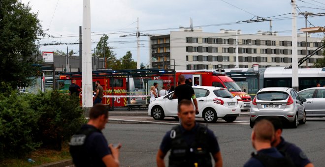 Un muerto y ocho heridos en un ataque con cuchillo cerca de Lyon, en Francia