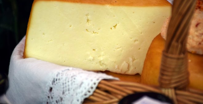 Sanidad retira varios lotes de queso de leche cruda de vaca por presencia de listeria