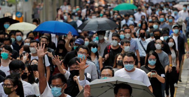 Cientos de personas toman las calles de Hong Kong antes de un fin de semana de protestas