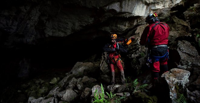 Salen de las cuevas de Cueto los cuatro espeleólogos portugueses atrapados