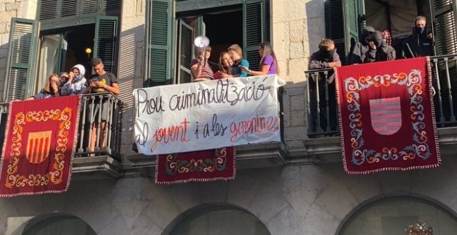 Activistes dels CDR ocupen l'Ajuntament de Girona contra la "criminalització del jovent"