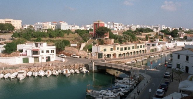 El temporal deja incomunicada Menorca por vía marítima tras el cierre del puerto de Mahón y Ciutadella