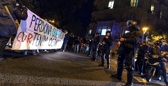 Unas 200 personas convocadas por los CDR cortan la avenida Meridiana de Barcelona