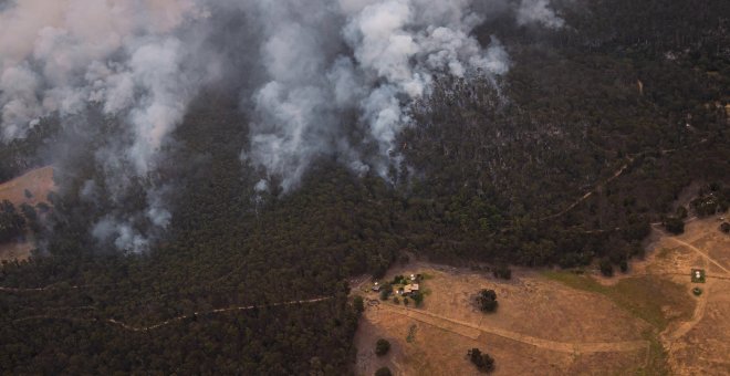 El Ejército de Australia se moviliza para combatir los incendios forestales mientras los fallecidos ascienden a 22