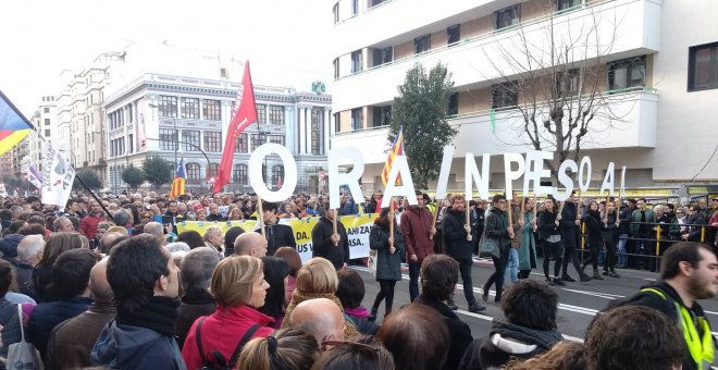 Miles de personas se manifiestan en Bilbao por un cambio en la política penitenciaria para los presos de ETA