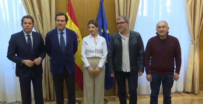 Los sindicatos negocian con el Gobierno impedir los despidos en un nuevo paquete de medidas sociales