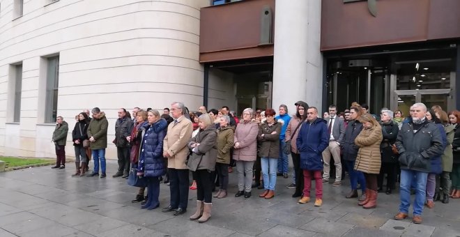 Minuto de silencio en el Palacio de Justicia de Pamplona por el accidente de Estella