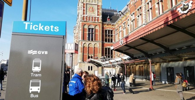 Amsterdam implanta la tecnología de Indra en la venta de billetes del transporte público