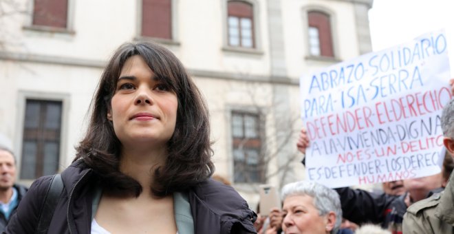 Isa Serra, en el juicio por el desahucio en 2014: "No tiré ningún objeto a los agentes"