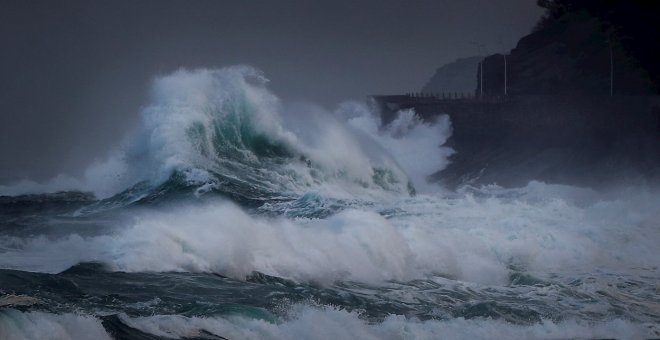 El riesgo por fuerte oleaje de 4 a 5 metros afectará este viernes a Cantabria, País Vasco y Girona