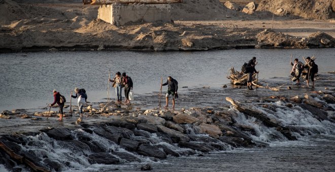 Tensión en la frontera turcogriega, con miles de refugiados atascados