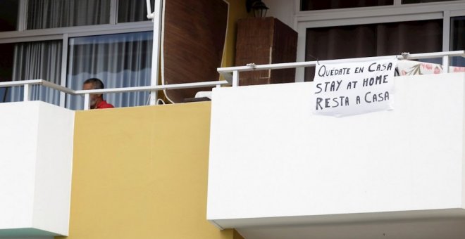 La 'policía de balcón': cuando vecinos insultan a enfermeras o niños con autismo al salir a la calle