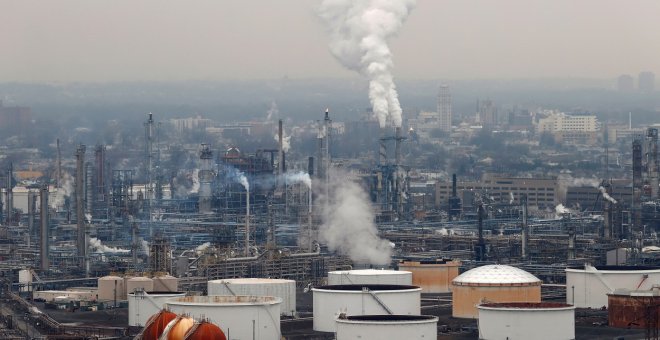 Búsqueda desesperada por encontrar sitio donde almacenar petróleo