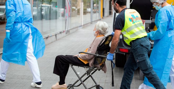 La privatización de la asistencia sanitaria dejó inermes a los geriátricos catalanes ante la pandemia