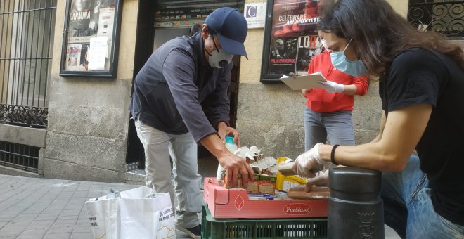 Las despensas solidarias de Madrid repiensan su futuro frente al "abandono" del Ayuntamiento