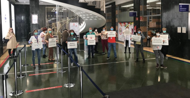 Sanitarios del hospital de Cruces reciben al lehendakari Urkullu con abucheos y gritos de "¡fuera!, ¡fuera!"