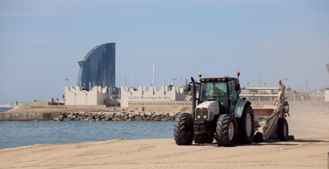 L’Ajuntament de Barcelona rectifica i no permetrà prendre el sol a les platges