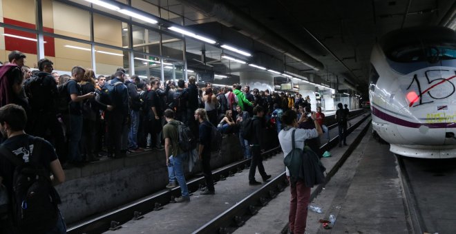 Arxivada la causa contra nou independentistes per tallar l'AVE a Sants en la vaga general del novembre del 2017