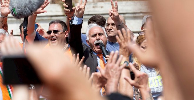 Los "chalecos naranjas": la extrema derecha ya tiene su movimiento en Italia