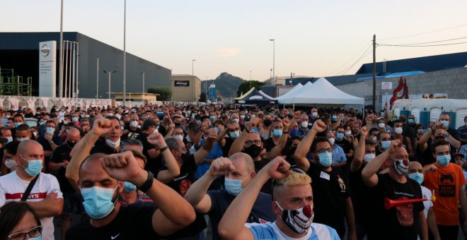 Prop de 1.500 persones es manifesten a Montcada contra el tancament de Nissan